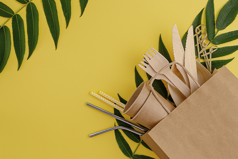 Az eldobható evőeszközök szennyezik a környezetet?